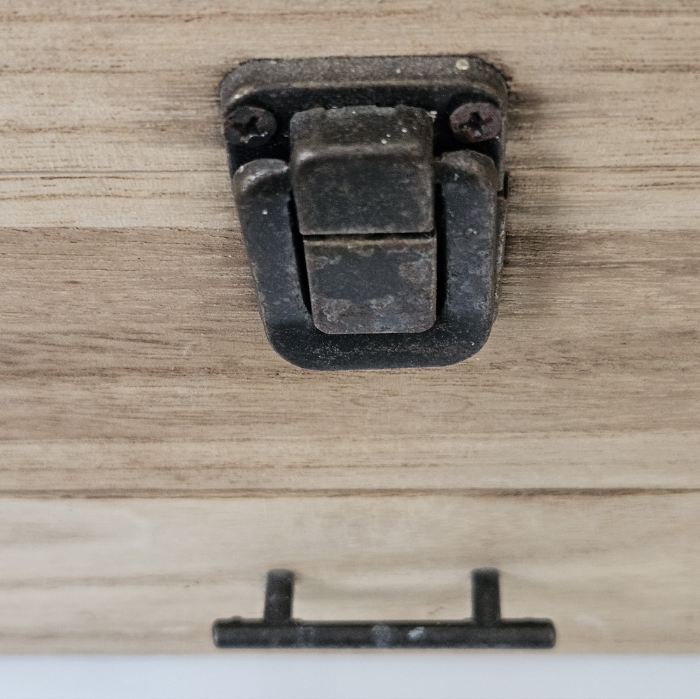 Wooden Essential Oil Storage Box with Metal Hinges - Picture 8 of 9